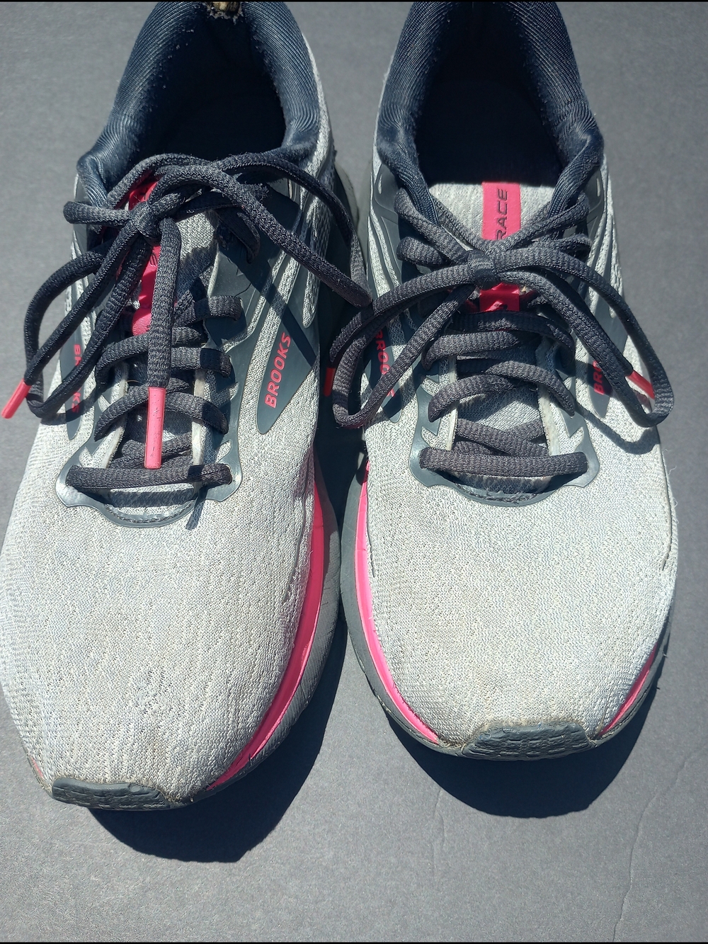 Brooks Women’s Gray and Pink Running Shoes. Size 8.5 - Picture 2 of 5